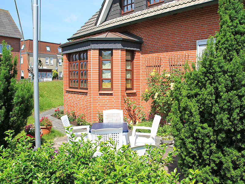 Ferienwohnung 'Karlas Hus': Terrasse am Haus